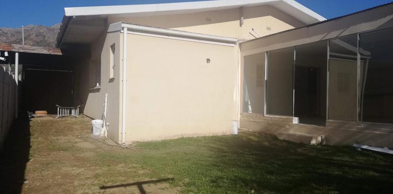 To Let 3 Bedroom Property for Rent in Dobson Western Cape